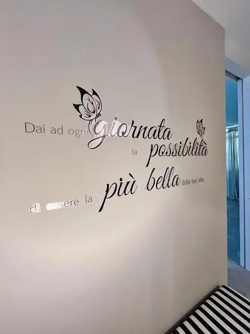 Full Semi-Garden Apartment In Villa At Mondello Palermo