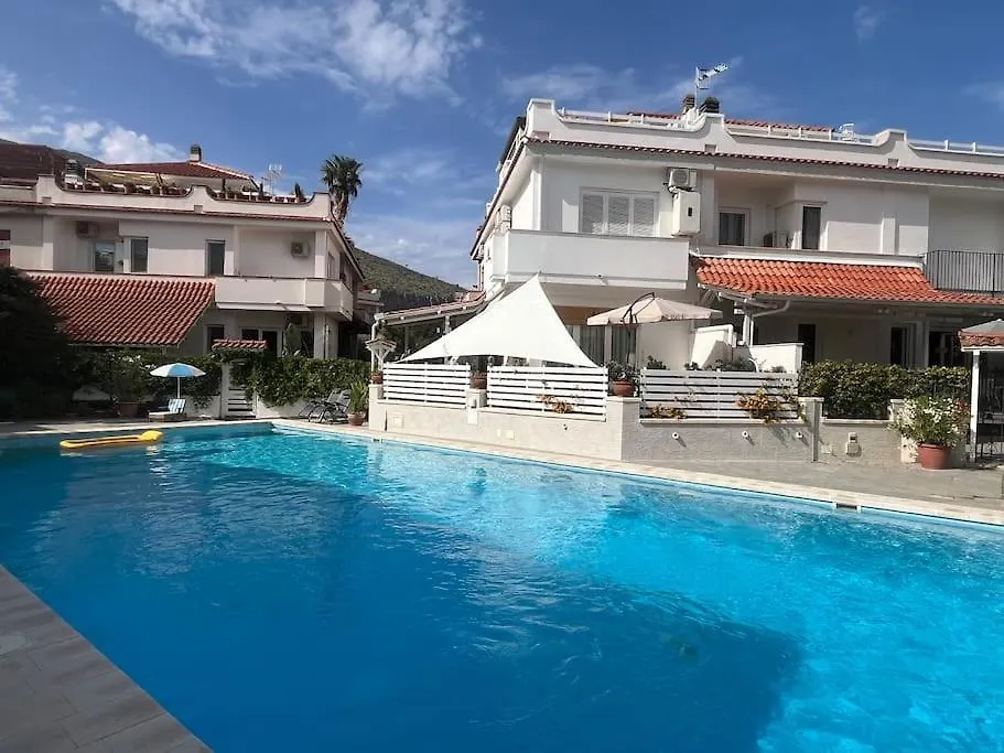 Full Semi-Garden Apartment In Villa At Mondello Palermo