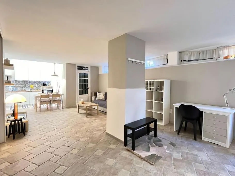Full Semi-Garden Apartment In Villa At Mondello Palermo